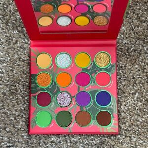 Kara Beauty "Summer Stunna" eyeshadow palette